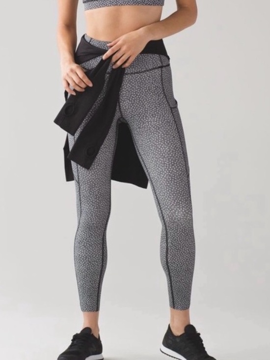lululemon athletica Pants - Lululemon Fast and Free Reflective 7/8 Tight Frozen Fizz White Black Size 4